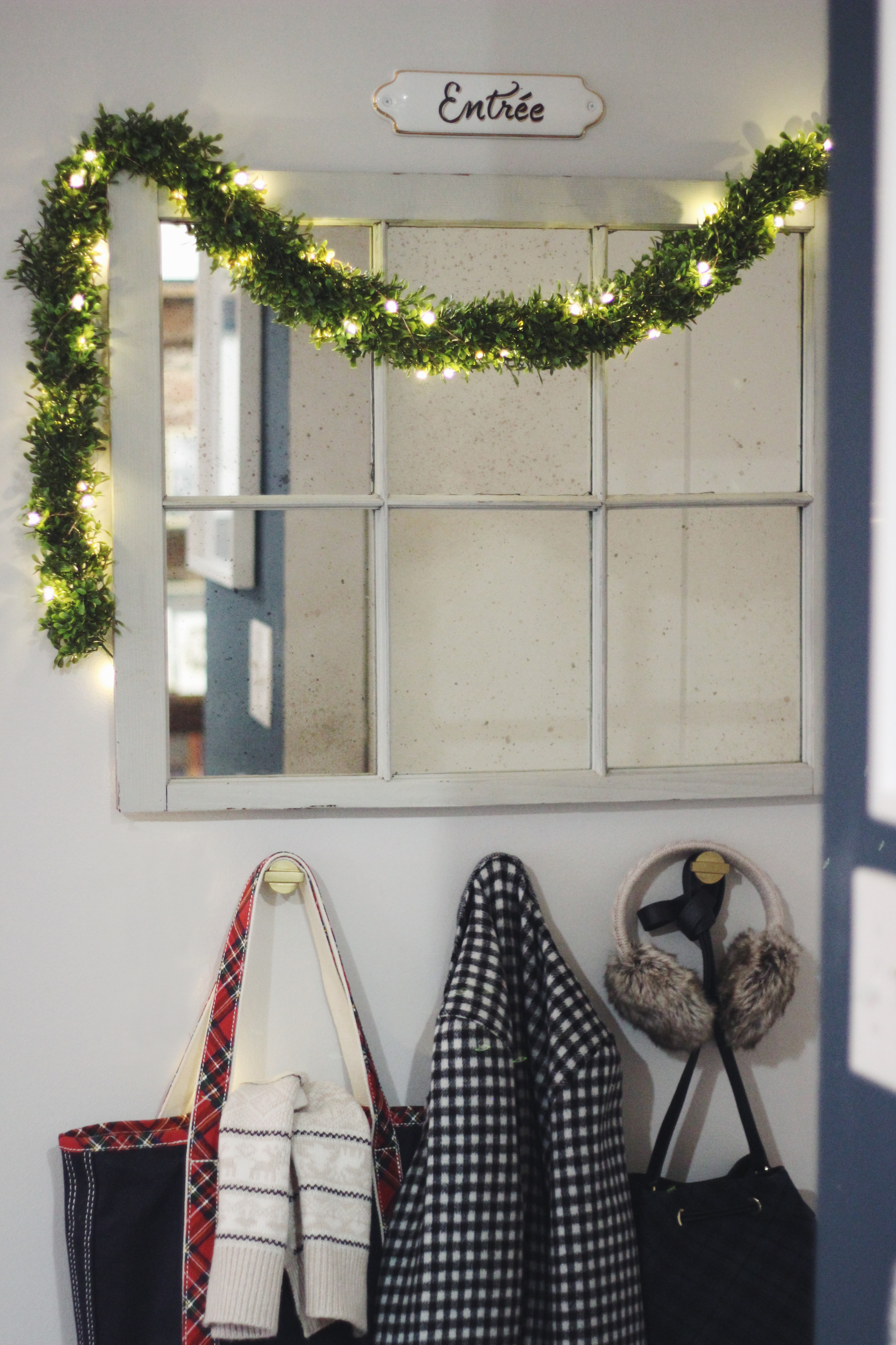The Steele Maiden: Holiday Decor Entryway